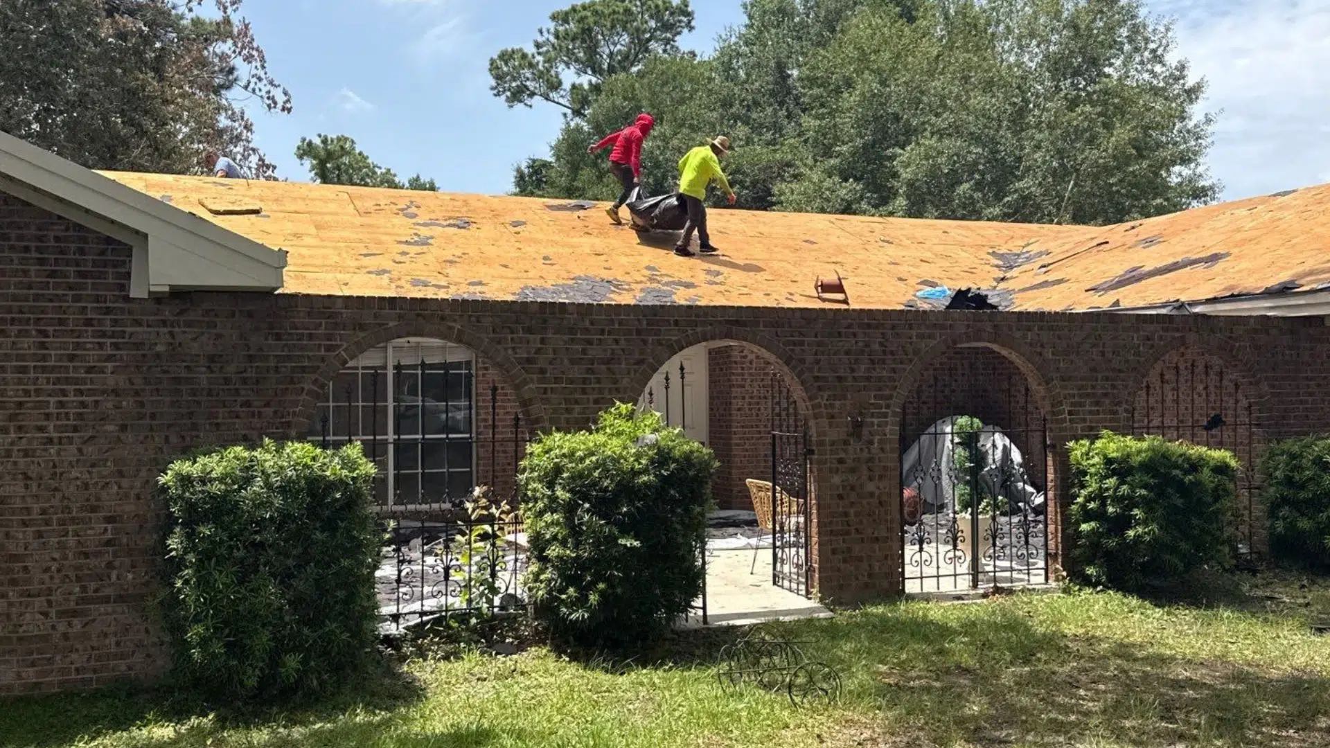 How to Choose a Biloxi Roofer You Can Trust